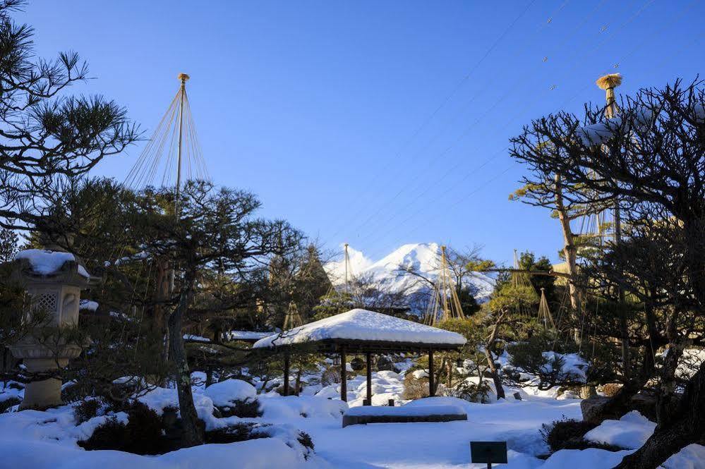 Fujisan Onsen Bessho Sasa Hotel Fudzsijosida Kültér fotó