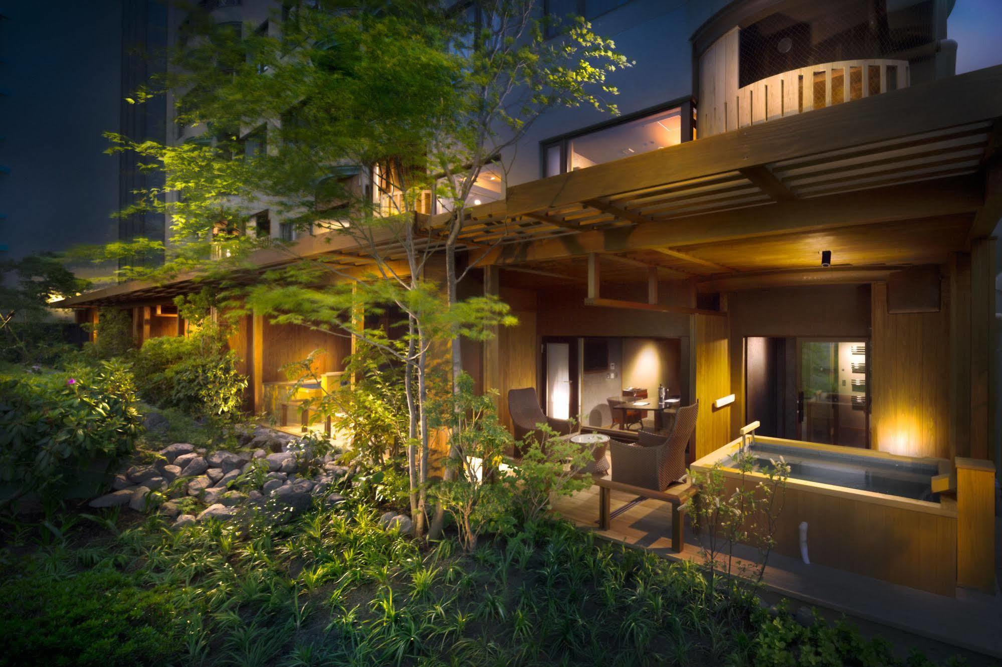 Fujisan Onsen Bessho Sasa Hotel Fudzsijosida Kültér fotó