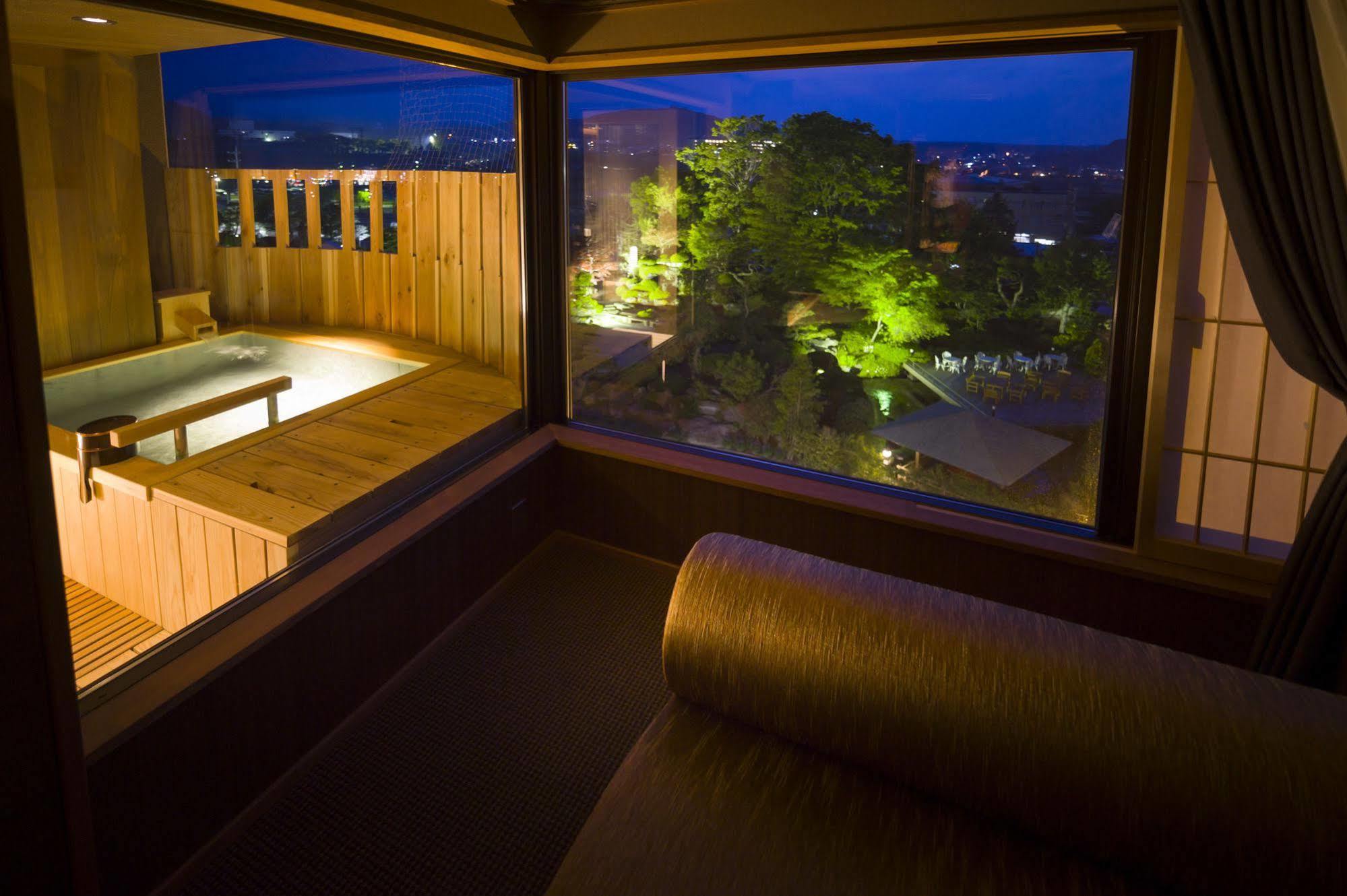 Fujisan Onsen Bessho Sasa Hotel Fudzsijosida Kültér fotó