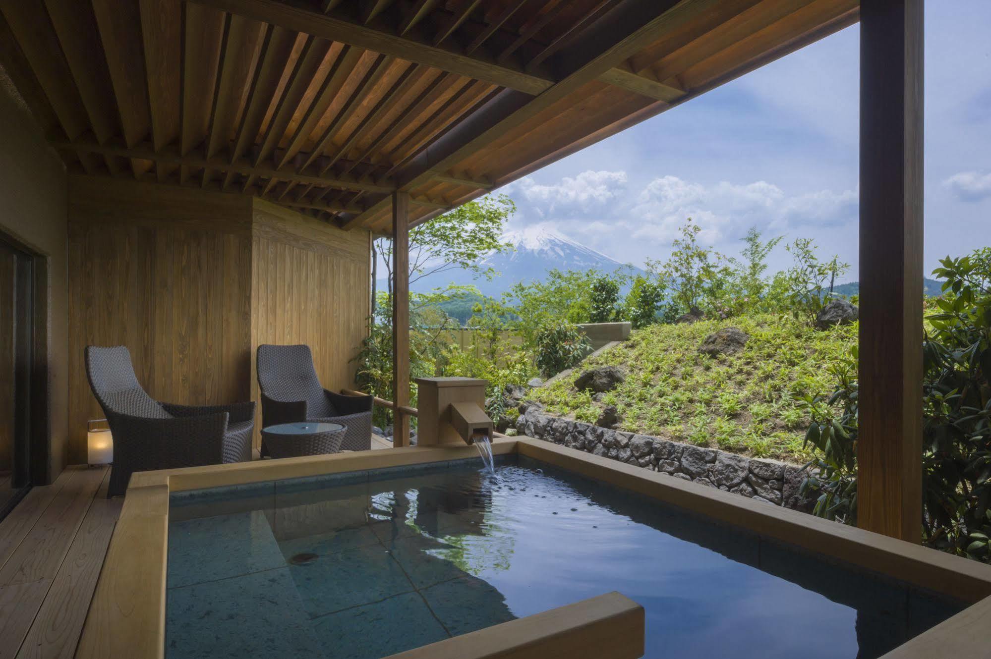 Fujisan Onsen Bessho Sasa Hotel Fudzsijosida Kültér fotó