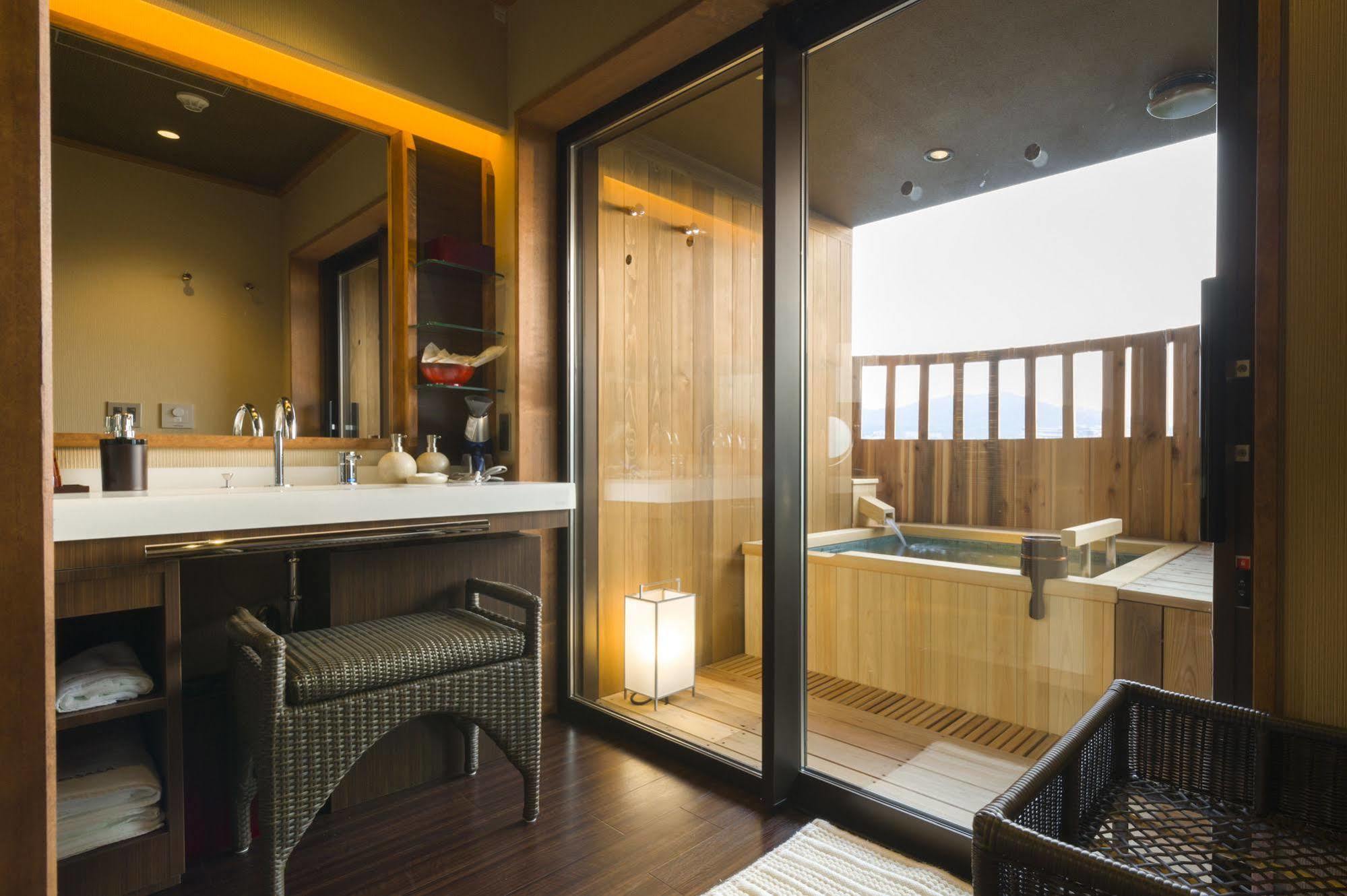 Fujisan Onsen Bessho Sasa Hotel Fudzsijosida Kültér fotó