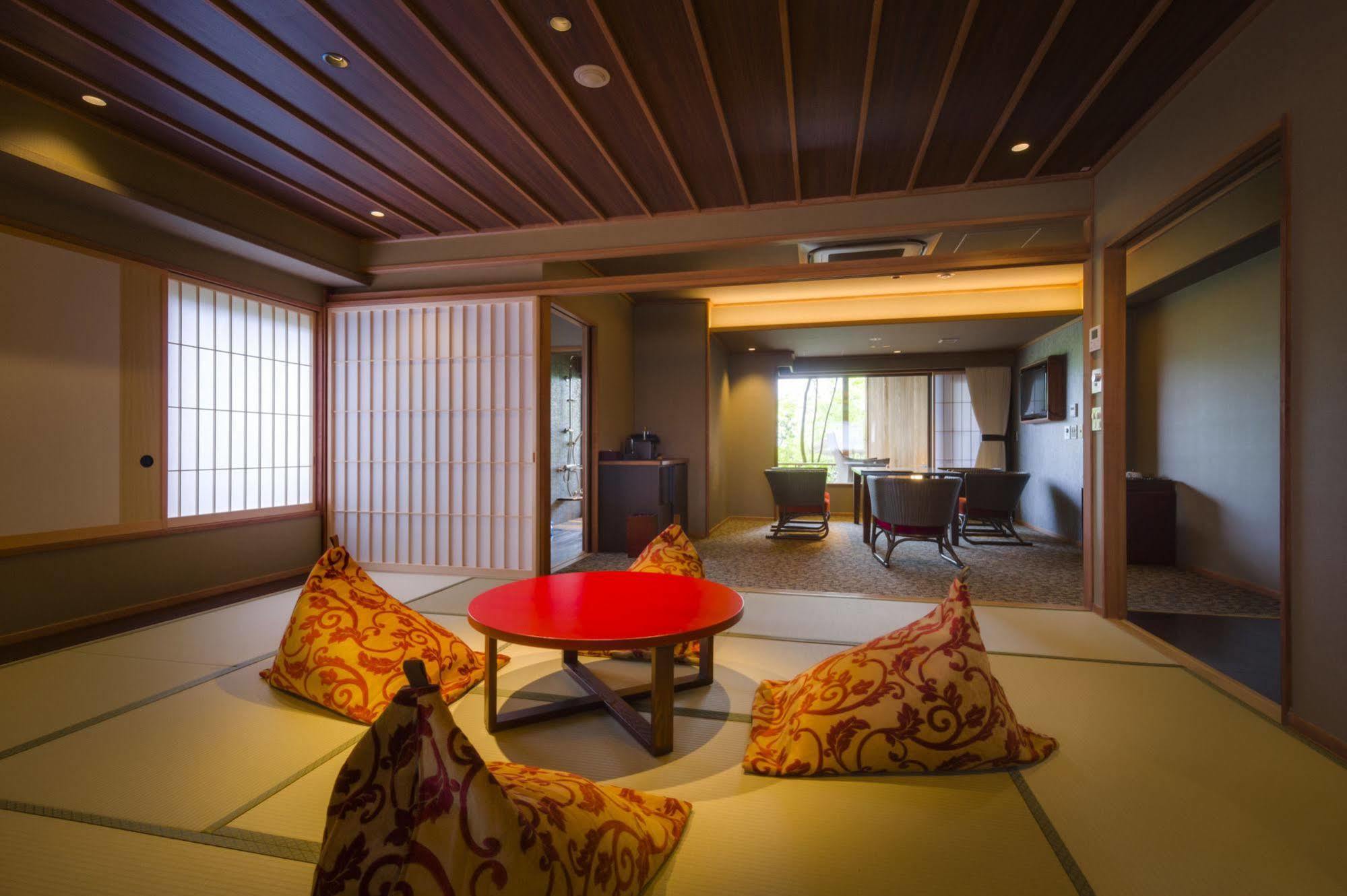 Fujisan Onsen Bessho Sasa Hotel Fudzsijosida Kültér fotó